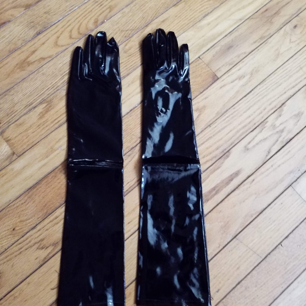 Black pleather gloves